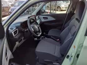 Suzuki Swift (2025) thumbnail 12