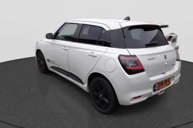 Suzuki Swift (2025) thumbnail 3