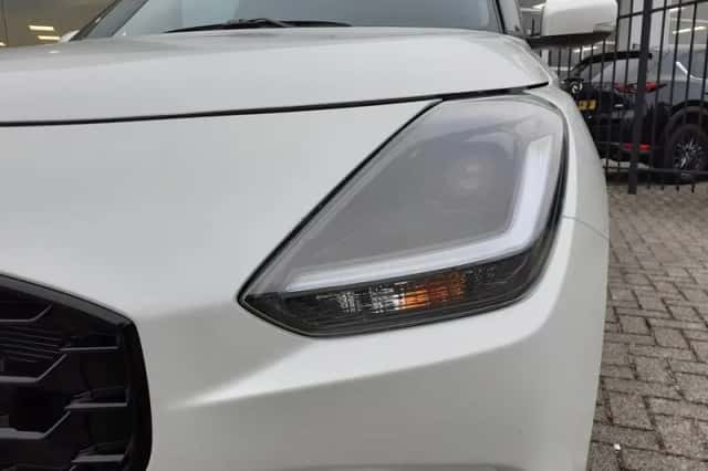 Suzuki Swift (2025) thumbnail 9