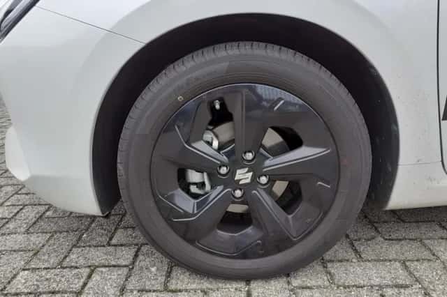 Suzuki Swift (2025) thumbnail 10