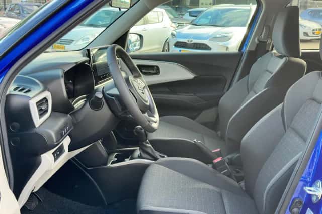 Suzuki Swift (2025) thumbnail 9