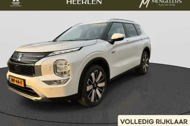 Mitsubishi Outlander (2025) thumbnail 1