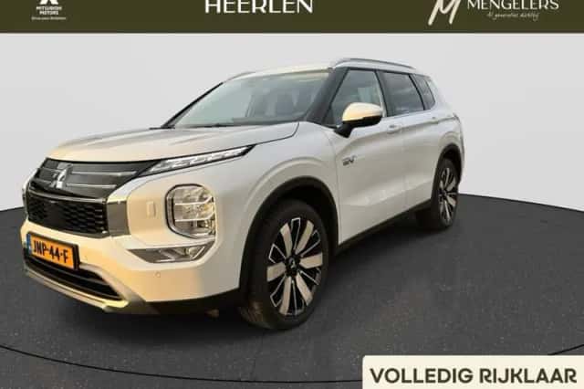 Mitsubishi Outlander (2025)