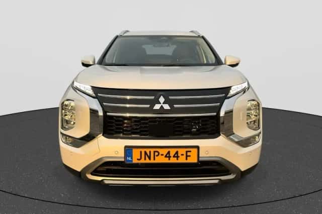Mitsubishi Outlander (2025) thumbnail 2