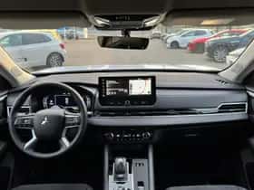 Mitsubishi Outlander (2025) thumbnail 12