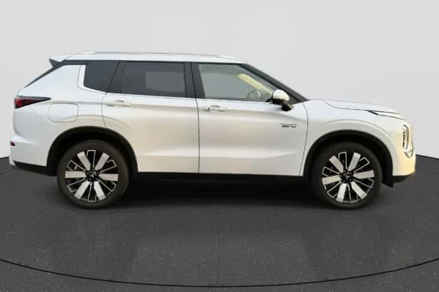 Mitsubishi Outlander (2025) thumbnail 4