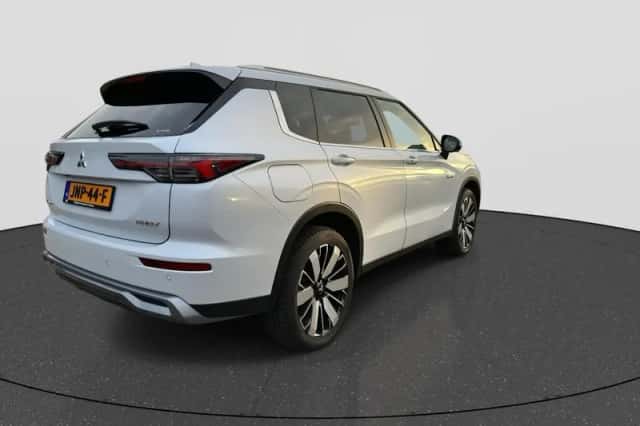 Mitsubishi Outlander (2025) thumbnail 5