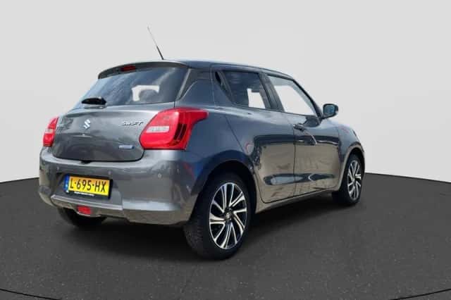 Suzuki Swift (2021) thumbnail 3