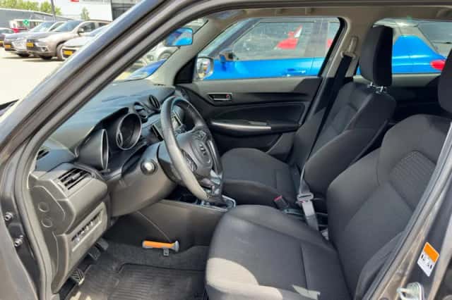 Suzuki Swift (2021) thumbnail 5