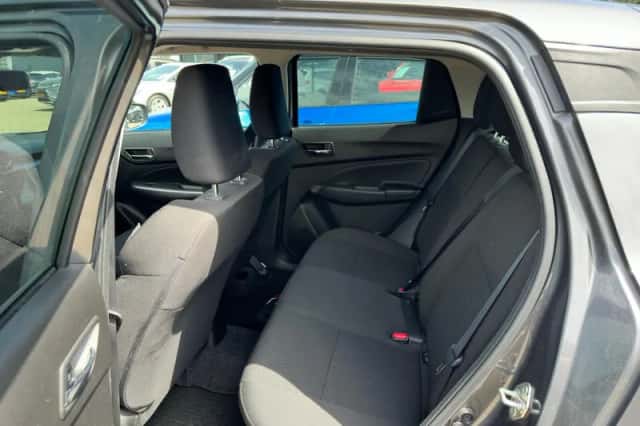Suzuki Swift (2021) thumbnail 6