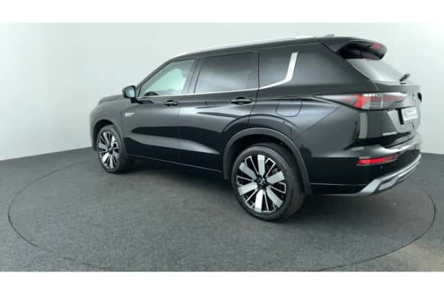 Mitsubishi Outlander (2025) thumbnail 3
