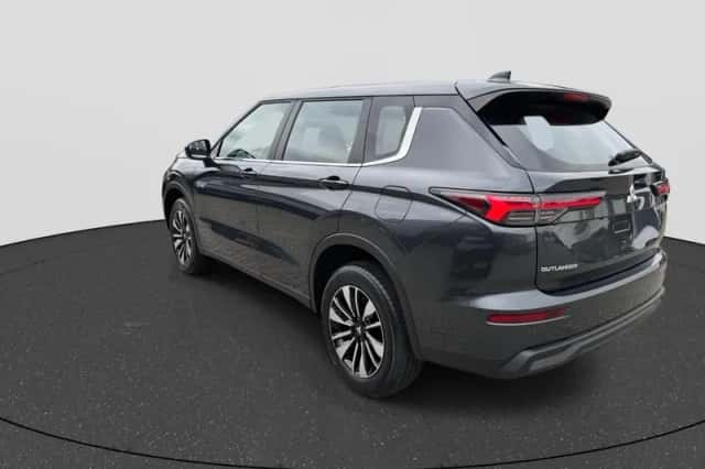Mitsubishi Outlander (2026) thumbnail 3