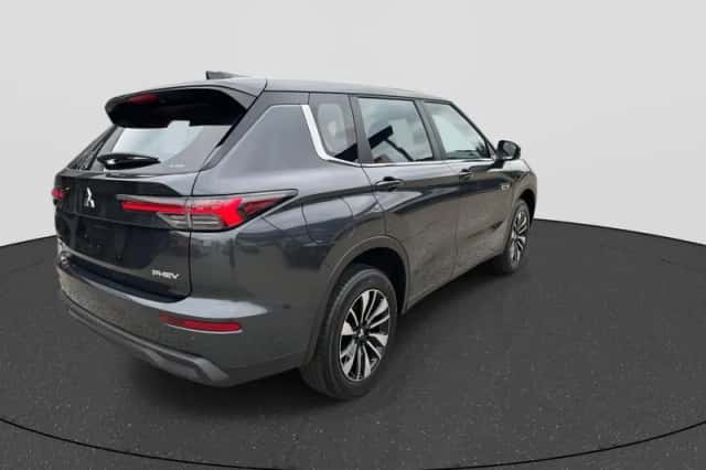 Mitsubishi Outlander (2026) thumbnail 5