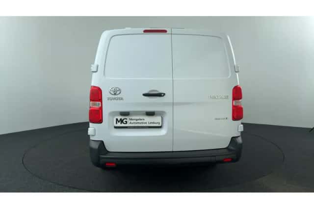 Toyota Proace (2023) thumbnail 4