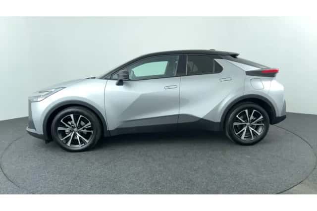 Toyota C-HR (2025) thumbnail 2
