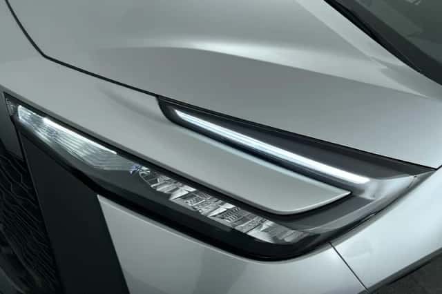 Toyota C-HR (2025) thumbnail 9