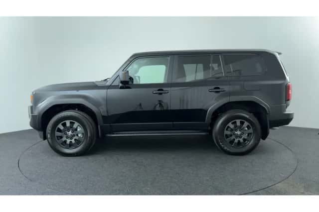 Toyota Land Cruiser (2025) thumbnail 2
