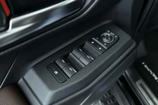 Toyota Land Cruiser (2025) thumbnail 13