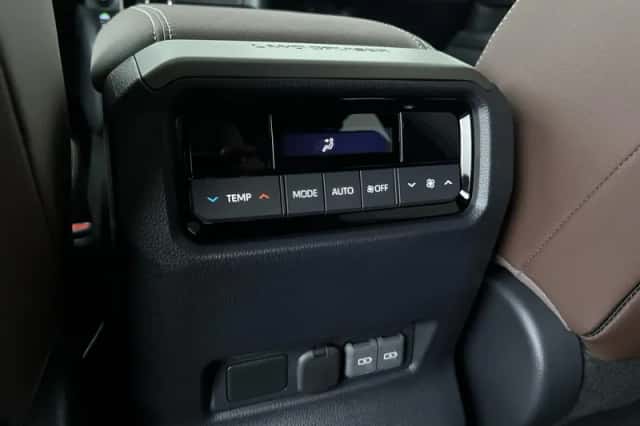Toyota Land Cruiser (2025) thumbnail 33