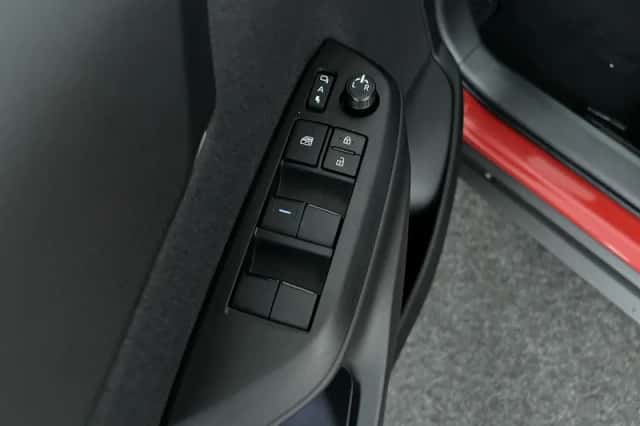 Toyota Yaris Cross (2025) thumbnail 12