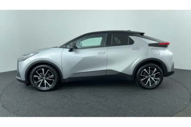 Toyota C-HR (2025) thumbnail 2
