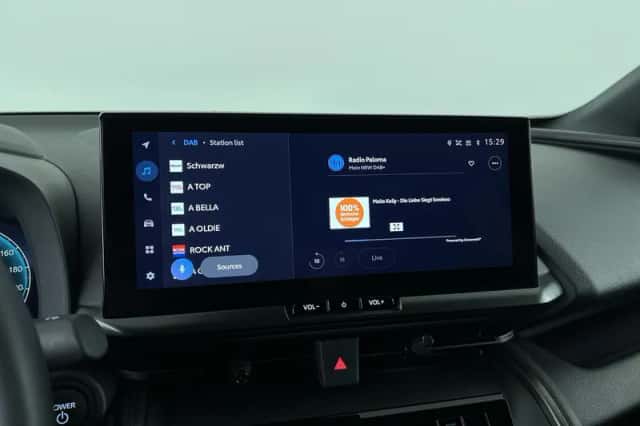 Toyota C-HR (2025) thumbnail 18