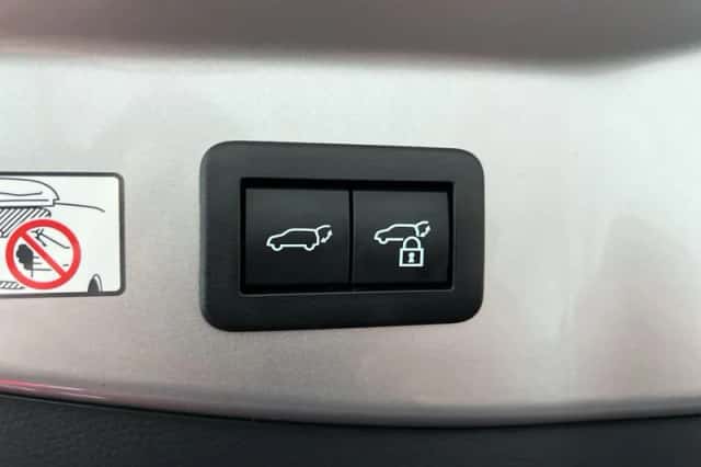 Toyota C-HR (2025) thumbnail 27