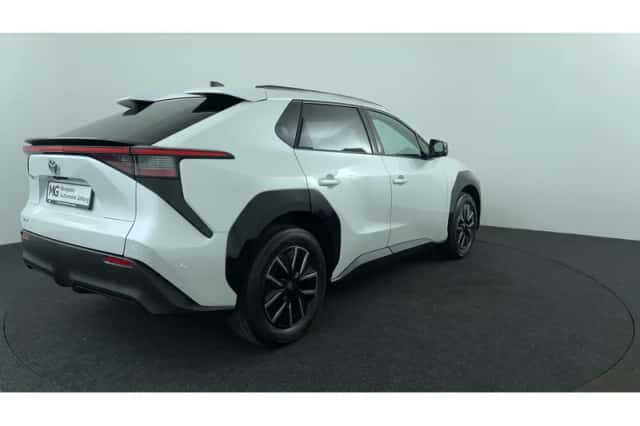 Toyota bZ4X (2026) thumbnail 5