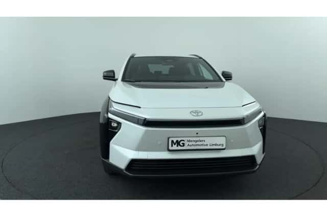 Toyota bZ4X (2026) thumbnail 8
