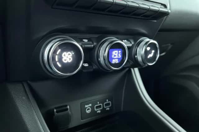 Renault Captur (2022) thumbnail 21