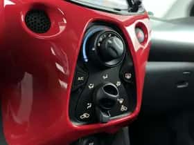 Toyota Aygo (2015) thumbnail 21