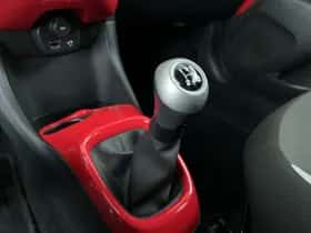 Toyota Aygo (2015) thumbnail 22