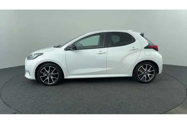 Toyota Yaris (2022) thumbnail 2