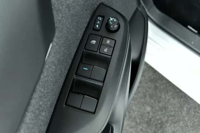 Toyota Yaris (2022) thumbnail 12