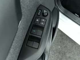 Toyota Yaris (2022) thumbnail 12