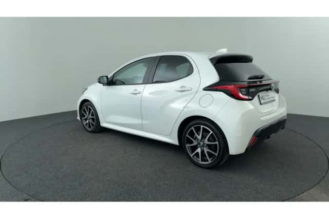 Toyota Yaris (2022) thumbnail 3