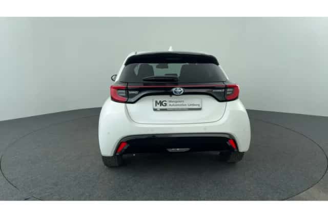Toyota Yaris (2022) thumbnail 4