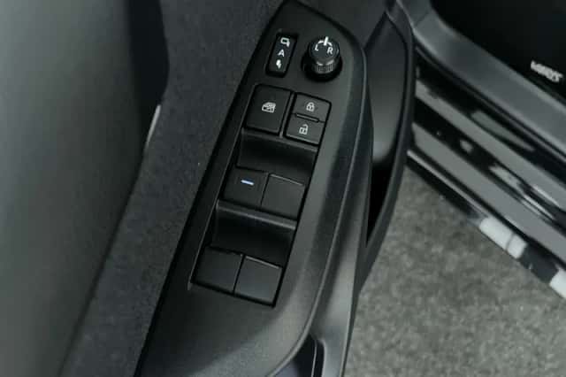 Toyota Yaris (2024) thumbnail 12