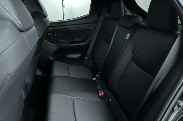 Toyota Yaris (2024) thumbnail 24