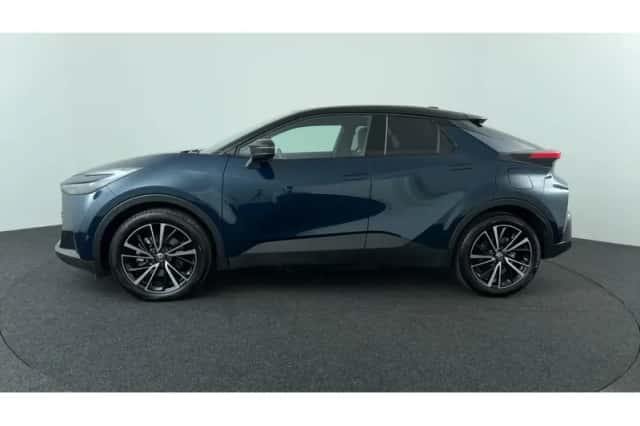 Toyota C-HR (2025) thumbnail 2