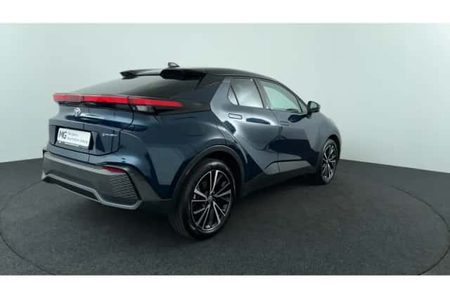 Toyota C-HR (2025) thumbnail 5