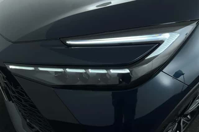 Toyota C-HR (2025) thumbnail 9