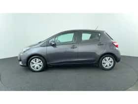 Toyota Yaris (2020) thumbnail 2