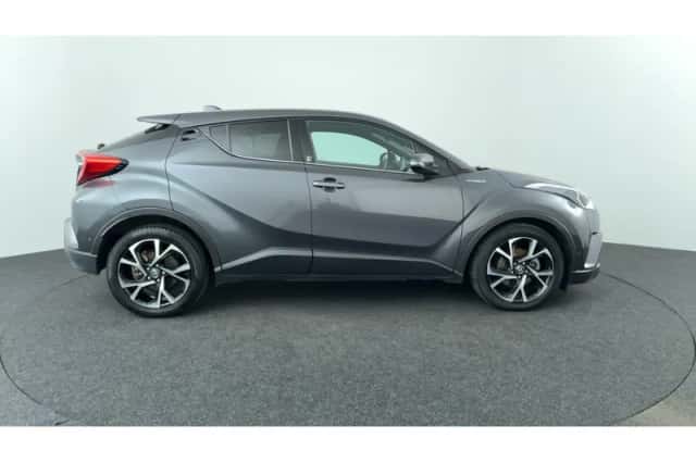 Toyota C-HR (2019) thumbnail 6