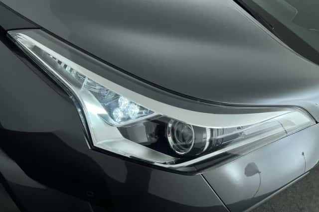 Toyota C-HR (2019) thumbnail 9