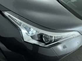 Toyota C-HR (2019) thumbnail 9