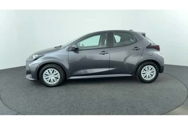Toyota Yaris (2022) thumbnail 2