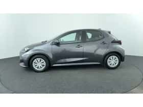 Toyota Yaris (2022) thumbnail 2