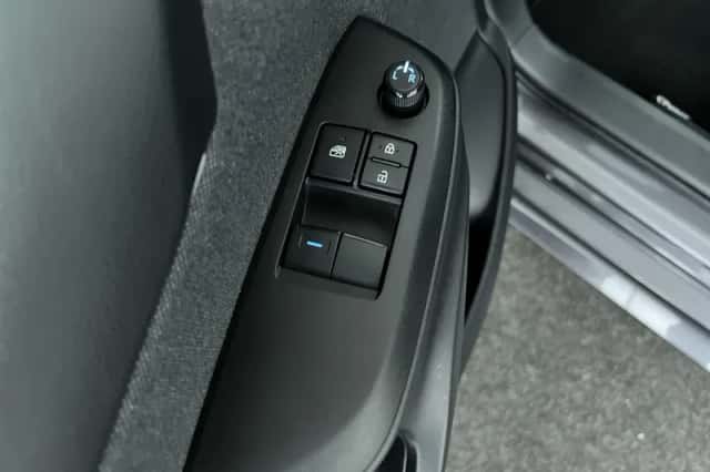 Toyota Yaris (2022) thumbnail 12