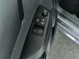 Toyota Yaris (2022) thumbnail 12